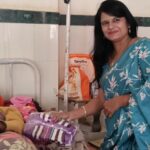 फ्रेंड्स महिला क्लब द्वारा नवजात शिशु को गर्म वस्त्र वितरण किए गए