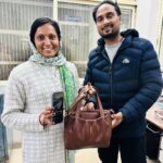 थाना पड़ाव पुलिस ने रेलवे स्टेशन पर गिरे 5 लाख के सोने के जेवर और नगदी महिला को सुरक्षित वापस कराए