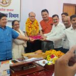 36 वर्षों की उल्लेखनीय सेवा के बाद एडीपीसी डॉ. सर्वेश कुमार दीक्षित सेवानिवृत्त, शिक्षा विभाग ने दी भावभीनी विदाई
